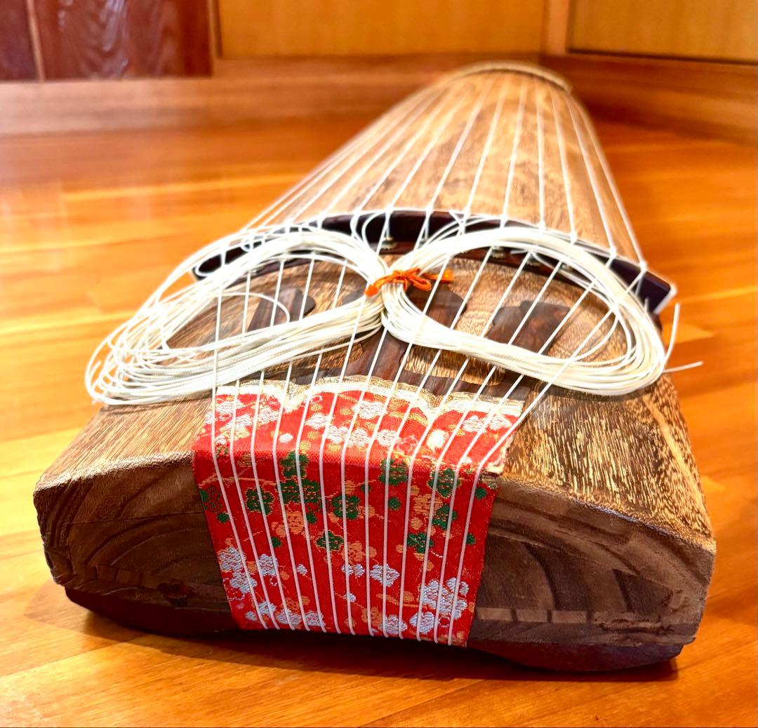 琴 13弦 すだれ彫り 全長185cm