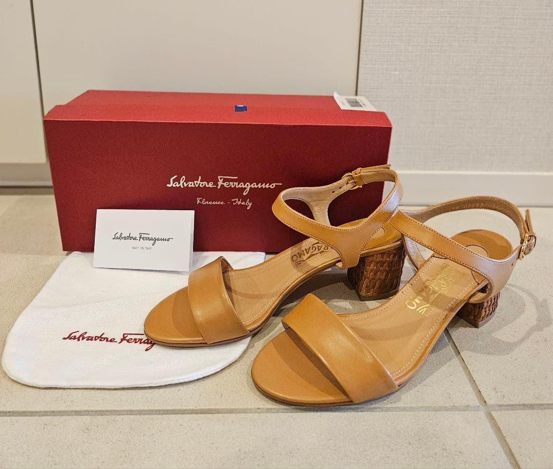 値下げ！フェラガモ Ferragamo　サンダル
