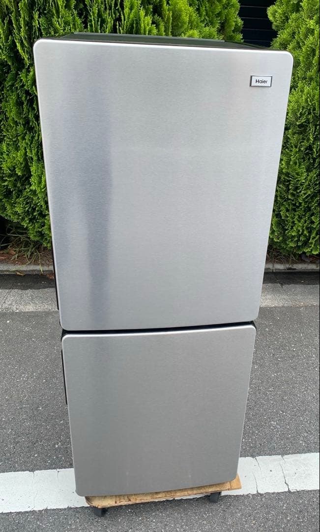 。　美品　Haier ２ドア冷蔵庫　2022年148L 右開き