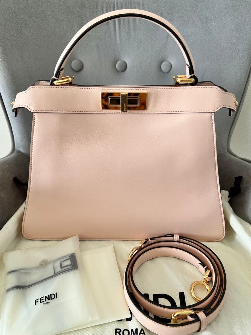 新品未使用★フェンディ ピーカブー アイシーユー ミディアム ハンドバッグ