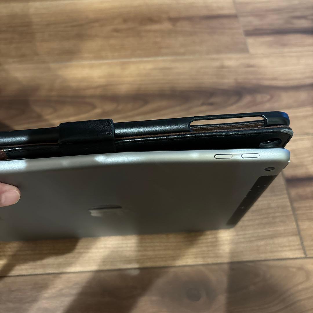 iPad ジャンク品とケース