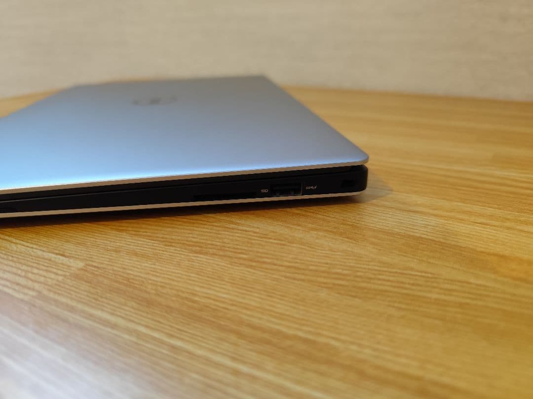 DELL XPS 13 ノートPC Intel Core i5 8GB RAM