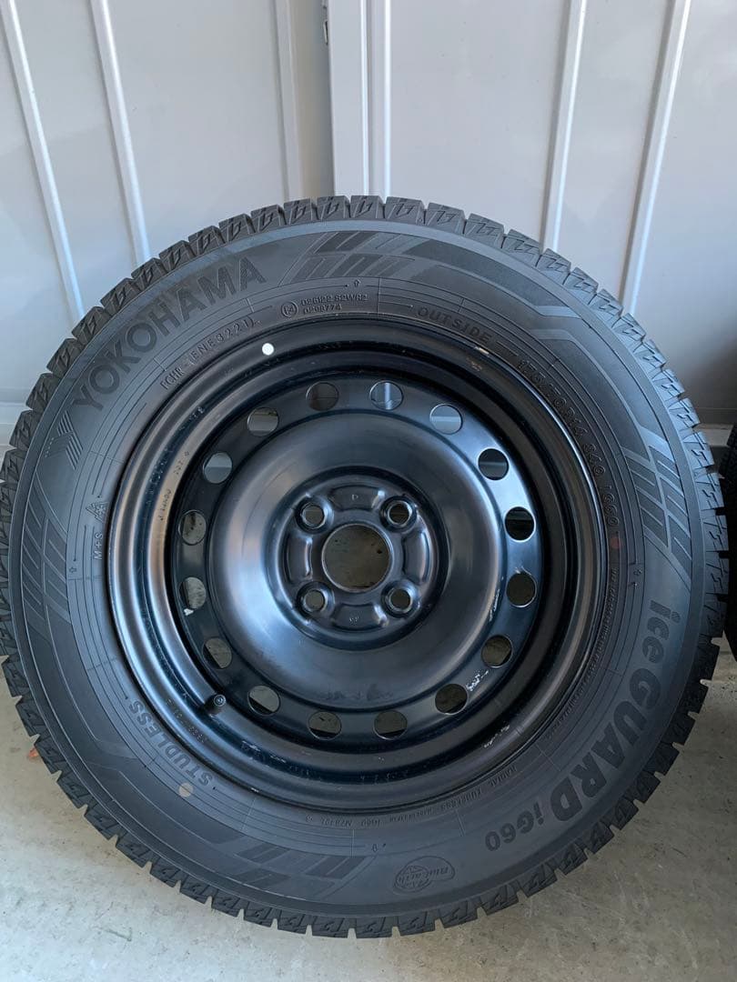 トヨタヤリス用　スタッドレス＆スチールホイール(新品ホイールキャップ付)