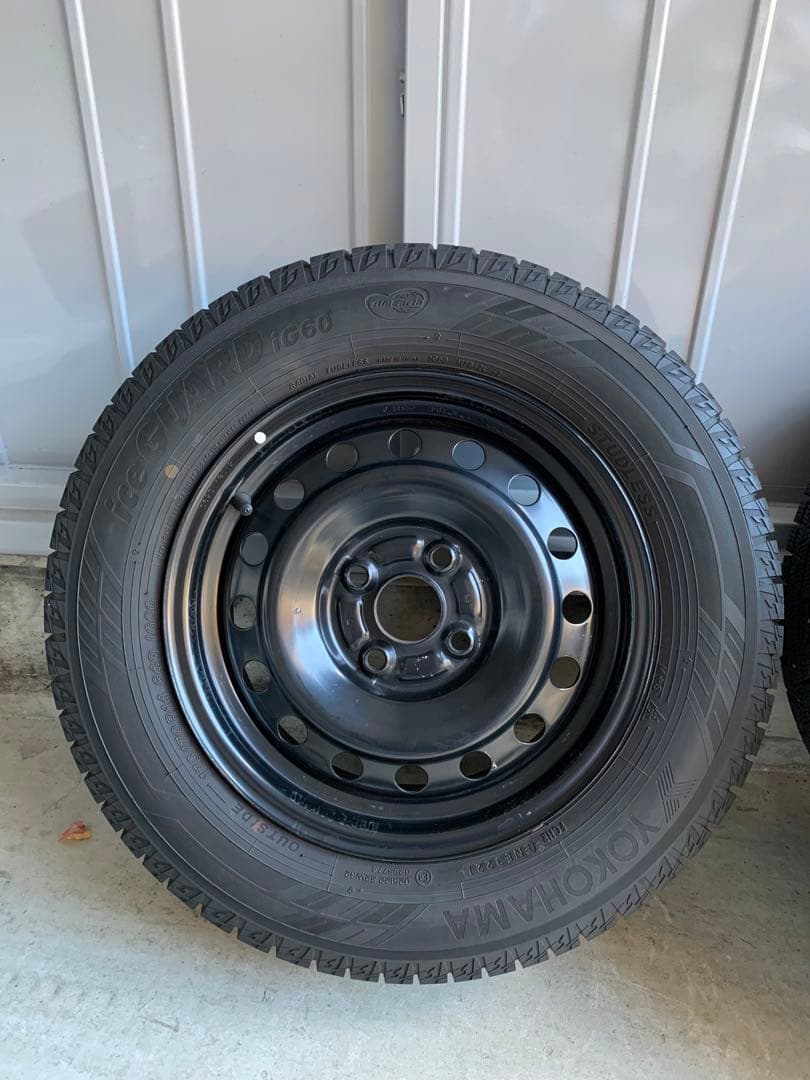 トヨタヤリス用　スタッドレス＆スチールホイール(新品ホイールキャップ付)