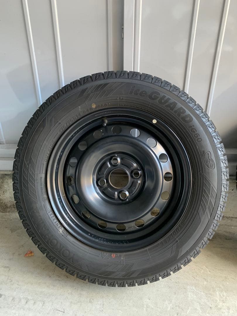 トヨタヤリス用　スタッドレス＆スチールホイール(新品ホイールキャップ付)