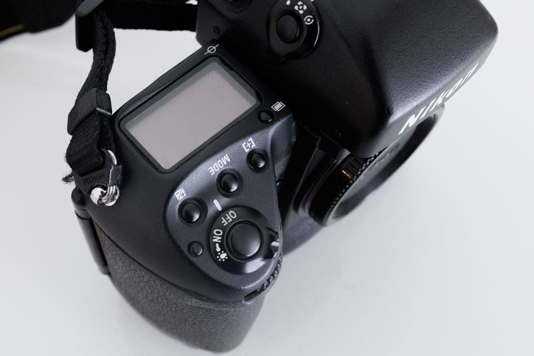 Nikon F5 一眼レフカメラ　ボディ 中古　通電確認済み