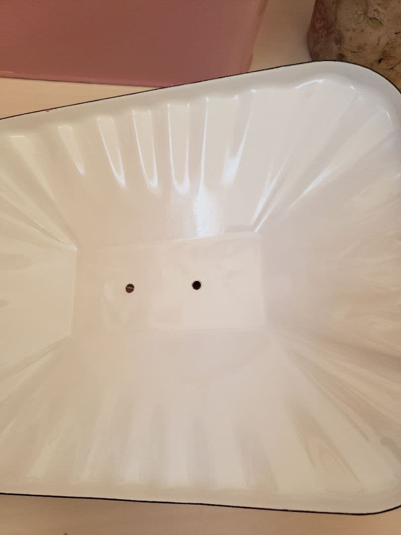 オールドファームハウスホーロー缶