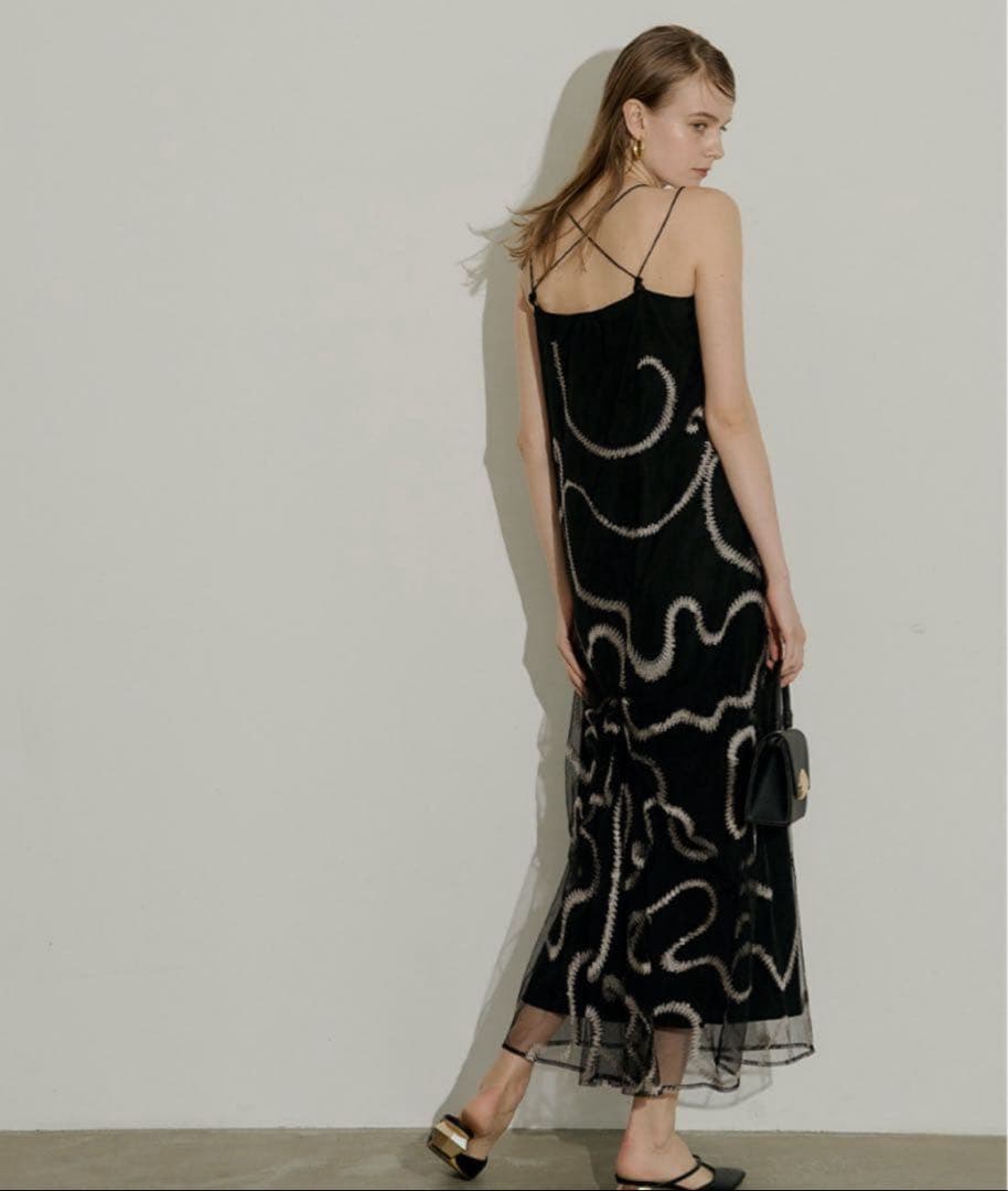 ワンピース LE'RURE/ Grafitti back drape cami dress