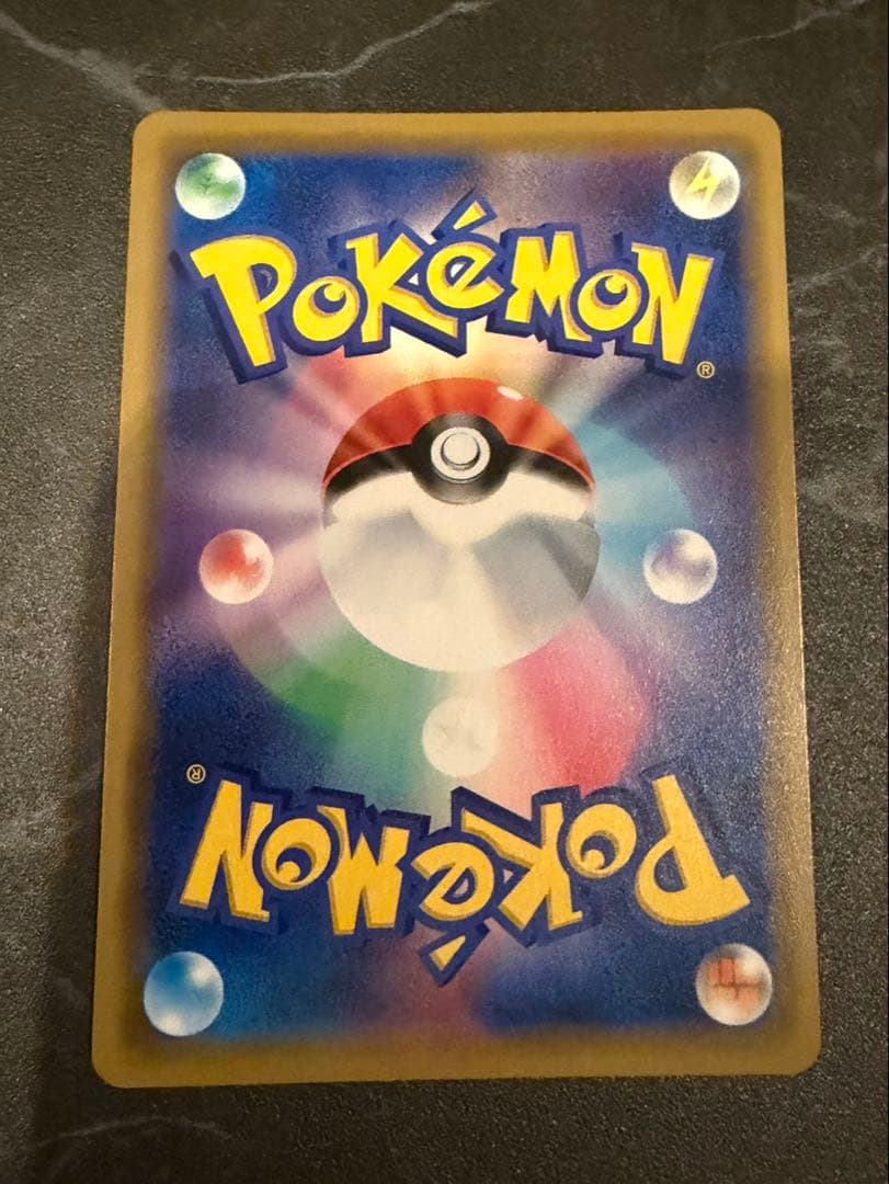 海で遊ぶピカチュウ