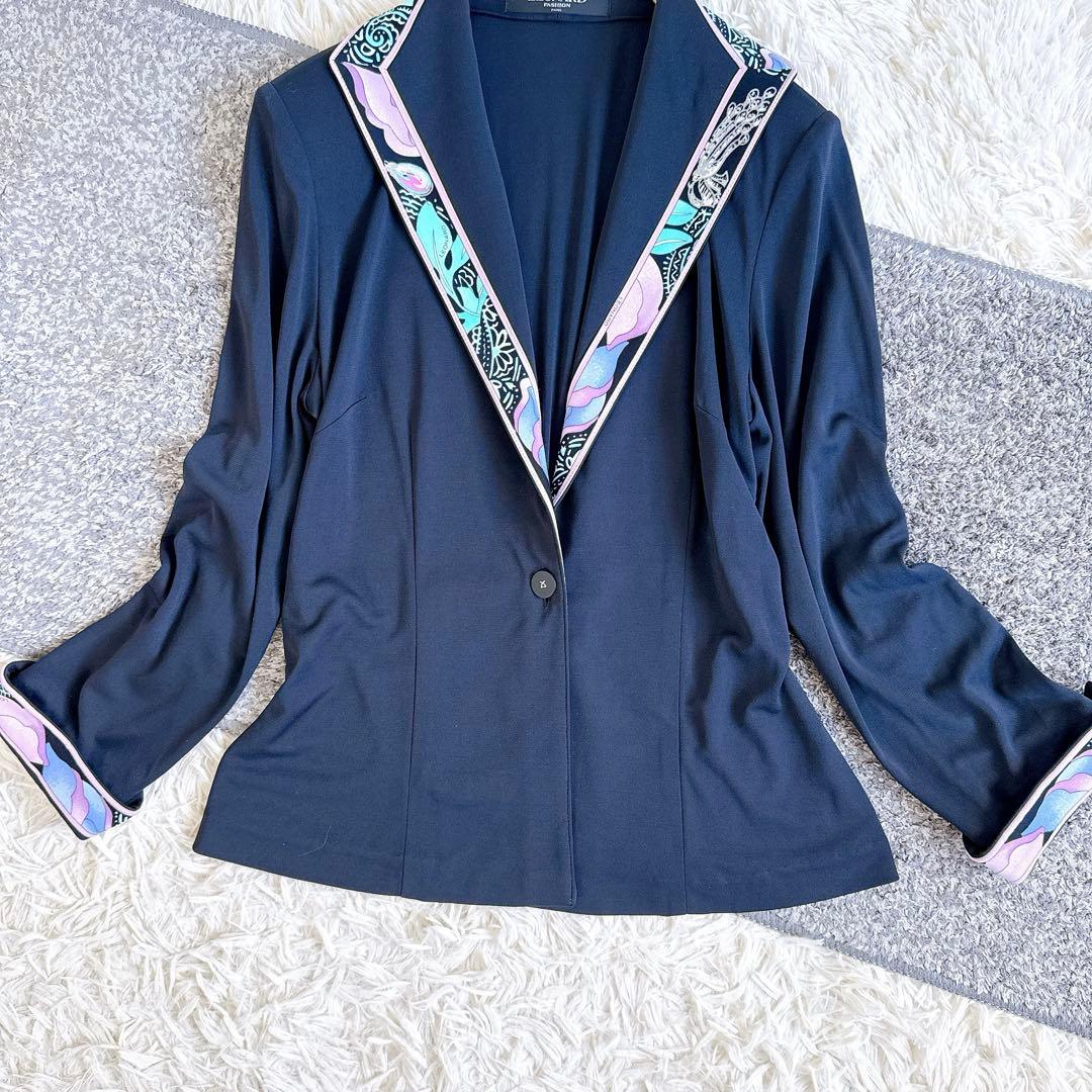 レオナール カンカン素材　テーラードジャケット　羽織り　フラワー　黒