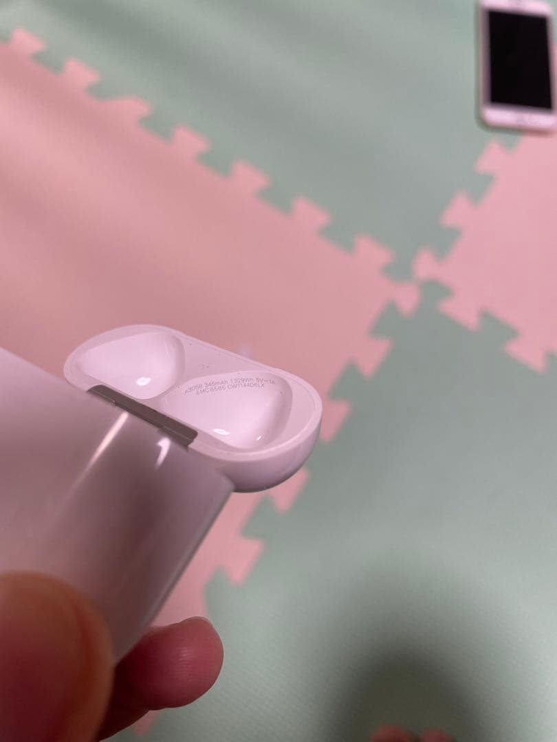 AirPods 4本体ホワイト