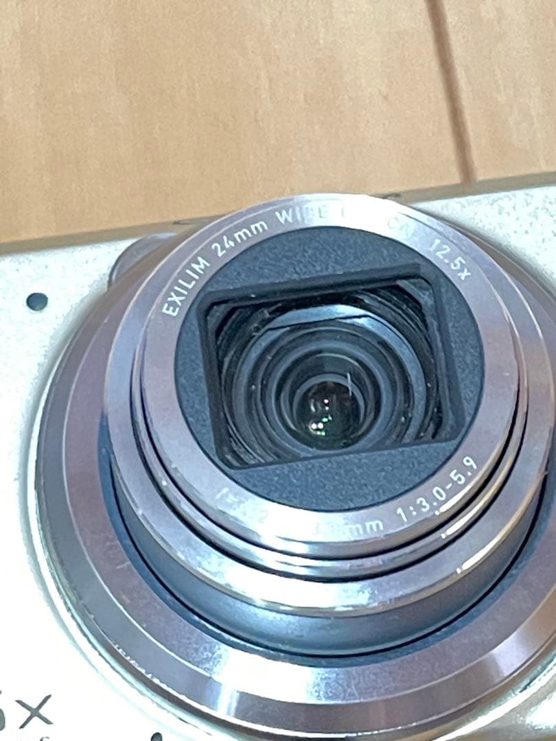 デジタルカメラ CASIO EXILIM EX-ZS150