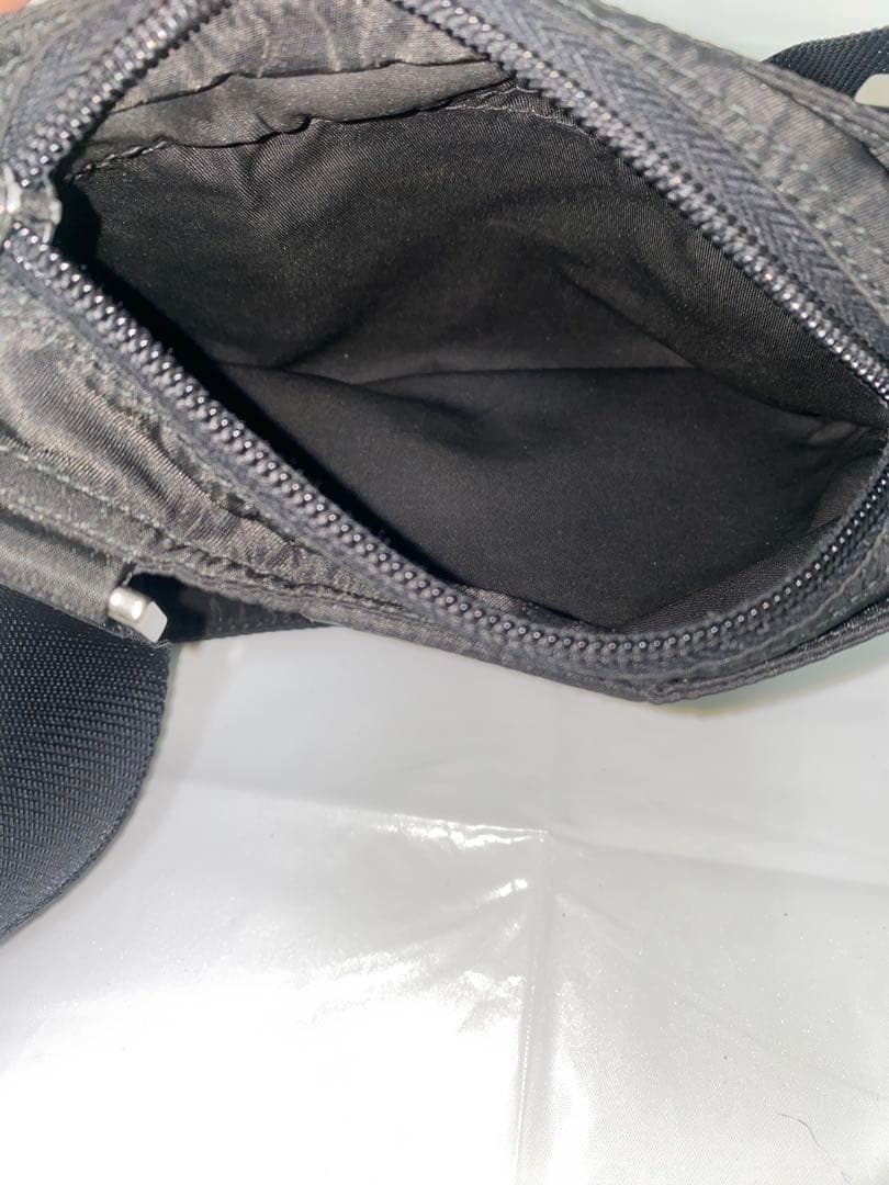 PRADA プラダ ナイロン ショルダーバッグ ブラック 三角ロゴ 斜め掛け