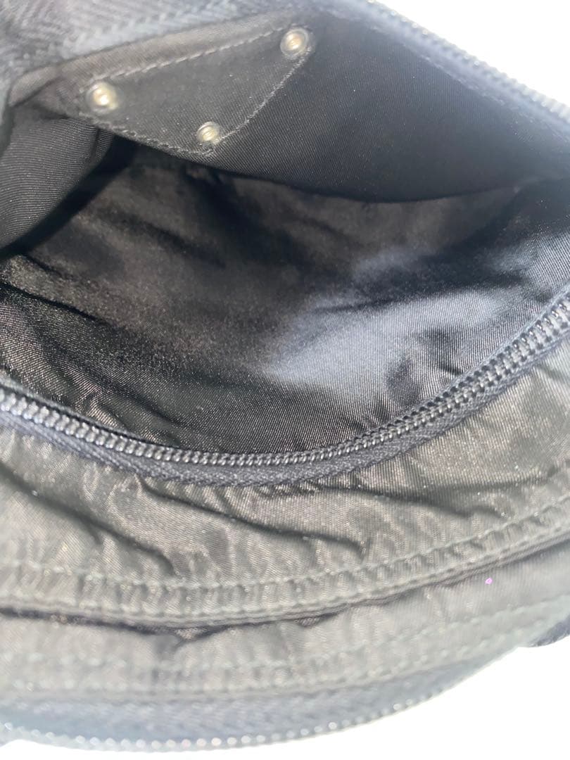 PRADA プラダ ナイロン ショルダーバッグ ブラック 三角ロゴ 斜め掛け