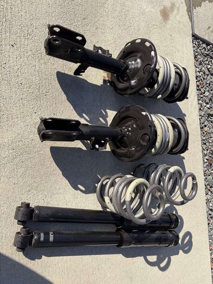 トヨタ　GRノア、ヴォクシー 、エスクワイア ダウンサス