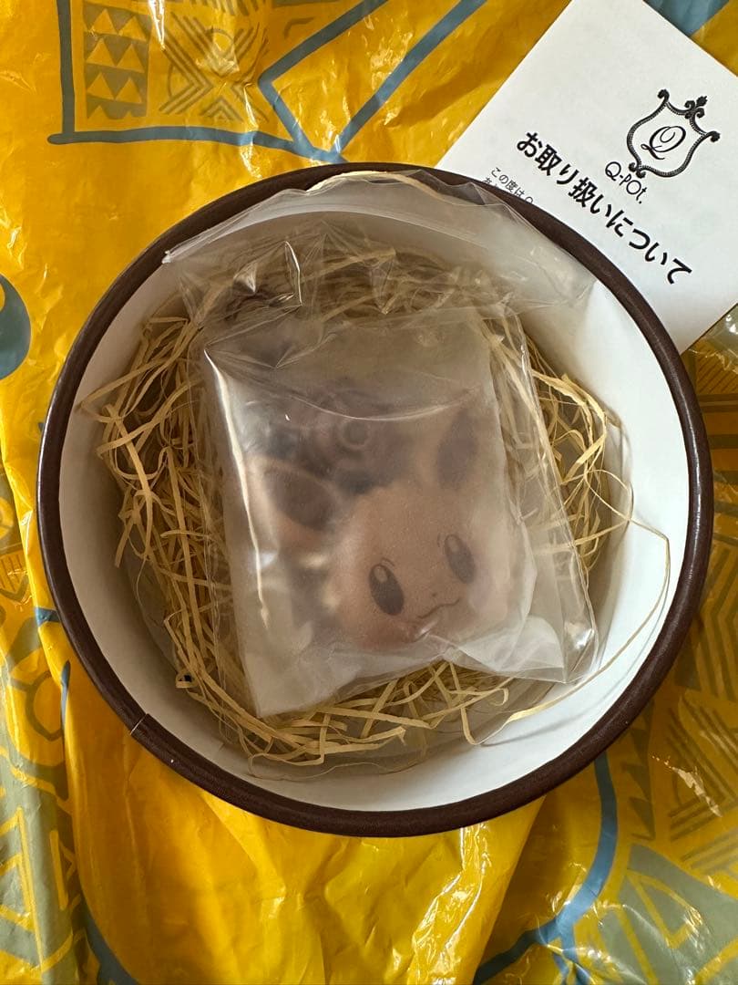 qpot キーホルダー　ポケモン　　イーブイ