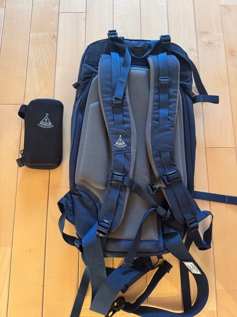 PLUSS ONE WORKS バックパック モバイルケース付