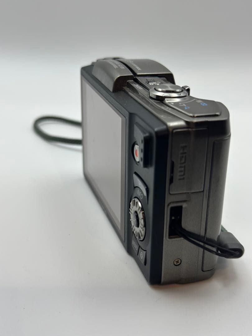 OLYMPUS 3D コンパクトデジタルカメラ 【ジャンク】