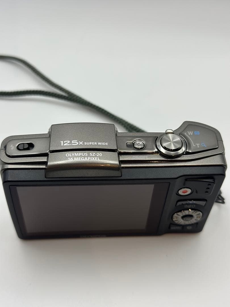 OLYMPUS 3D コンパクトデジタルカメラ 【ジャンク】