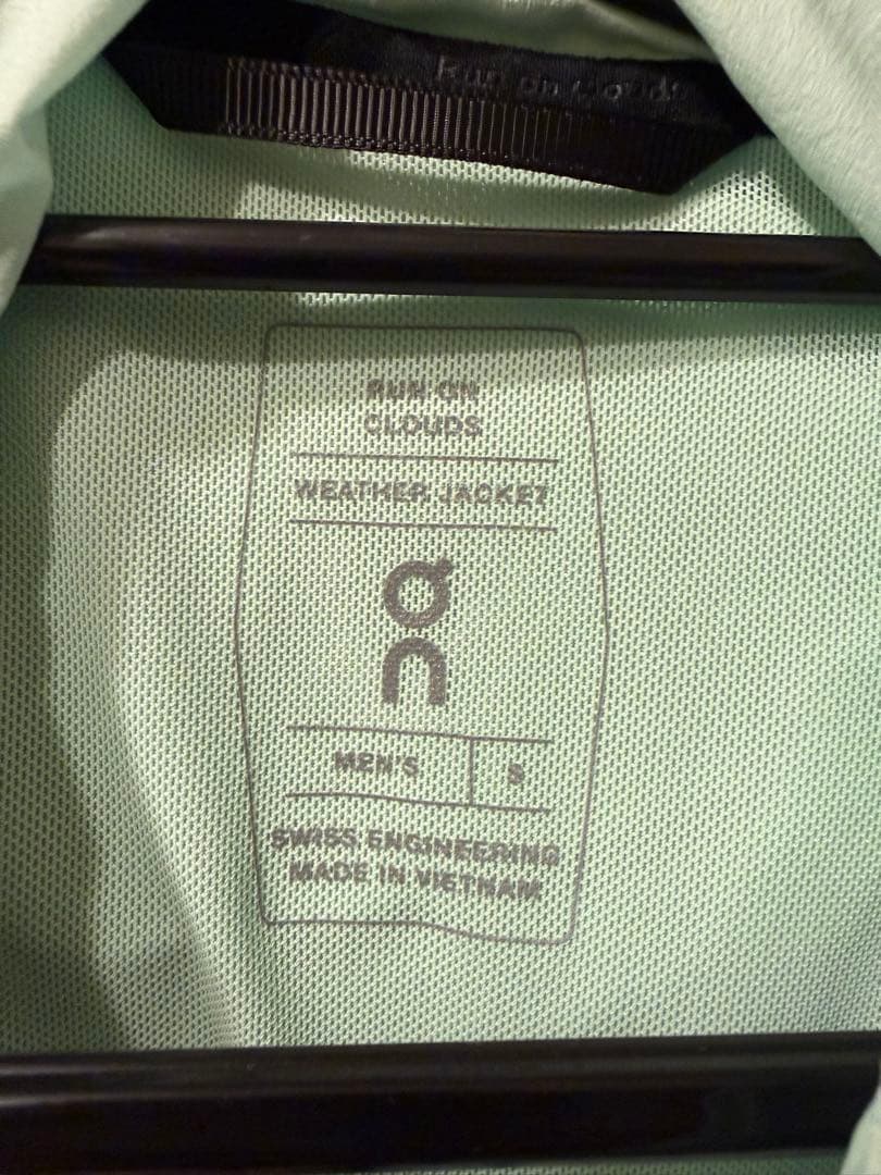 On ランニング Weather Jacket / Weather Pants