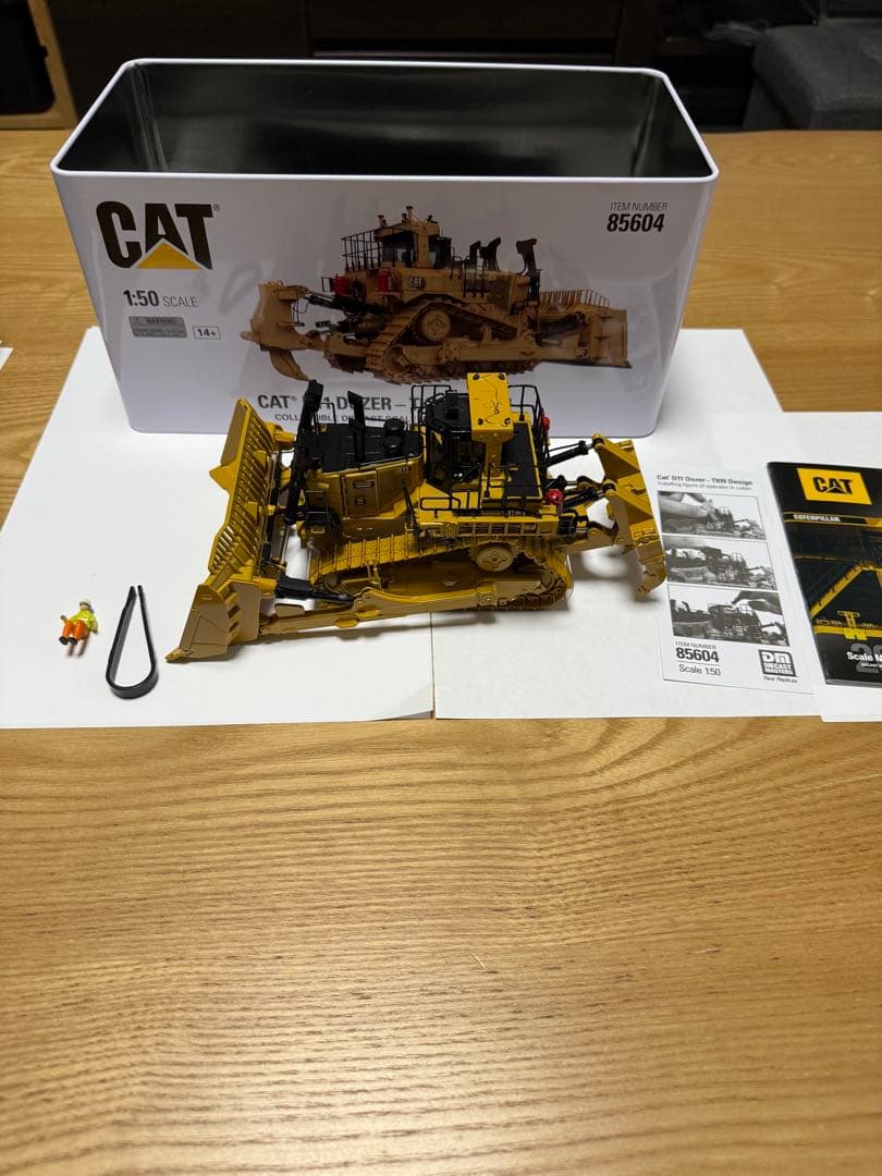 CAT D11 DOZER – TKN DESIGN 1:50スケール　建設機械