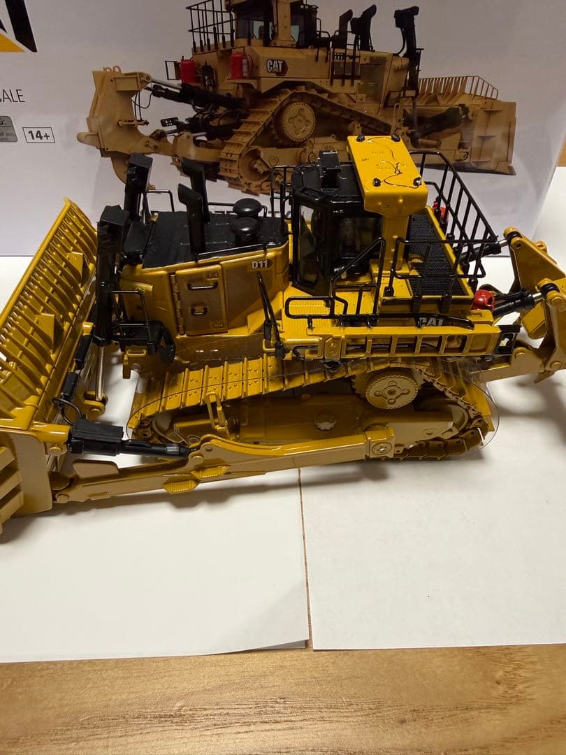CAT D11 DOZER – TKN DESIGN 1:50スケール　建設機械