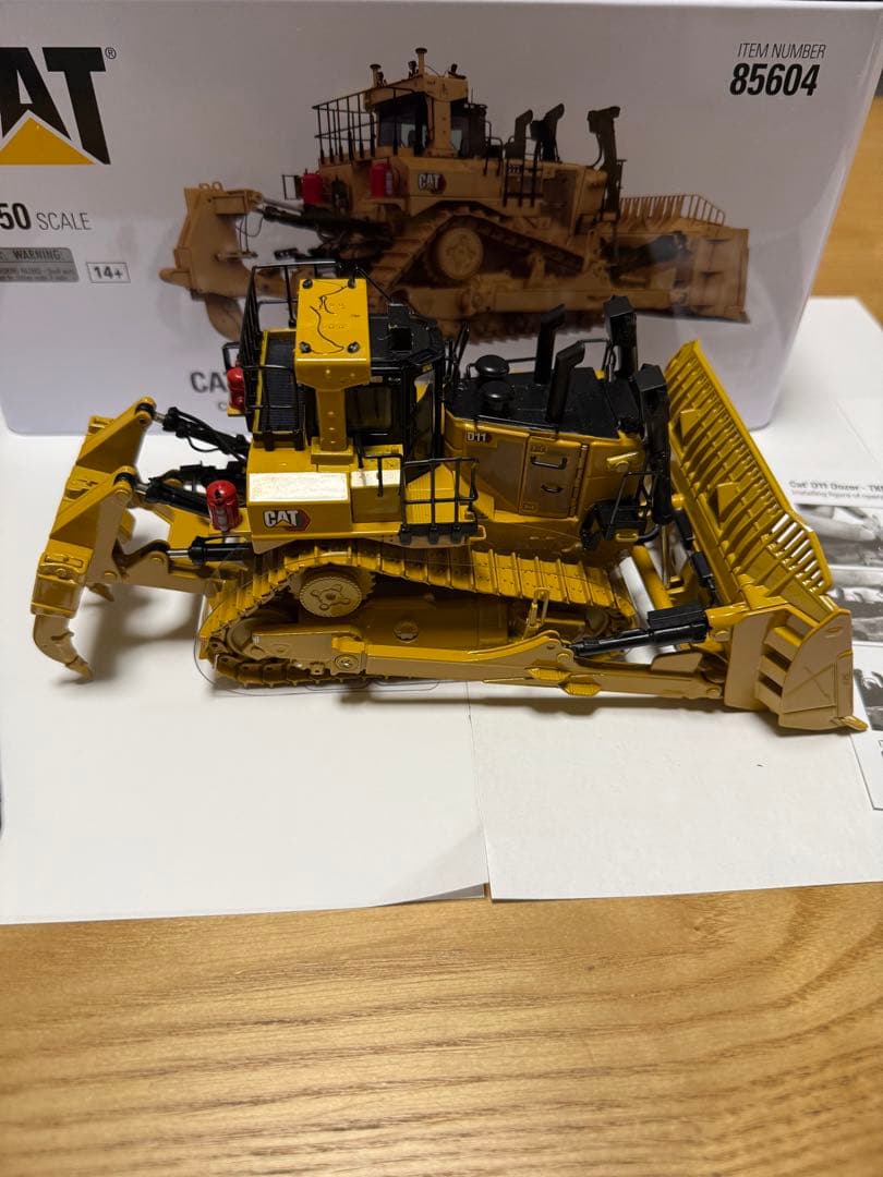 CAT D11 DOZER – TKN DESIGN 1:50スケール　建設機械