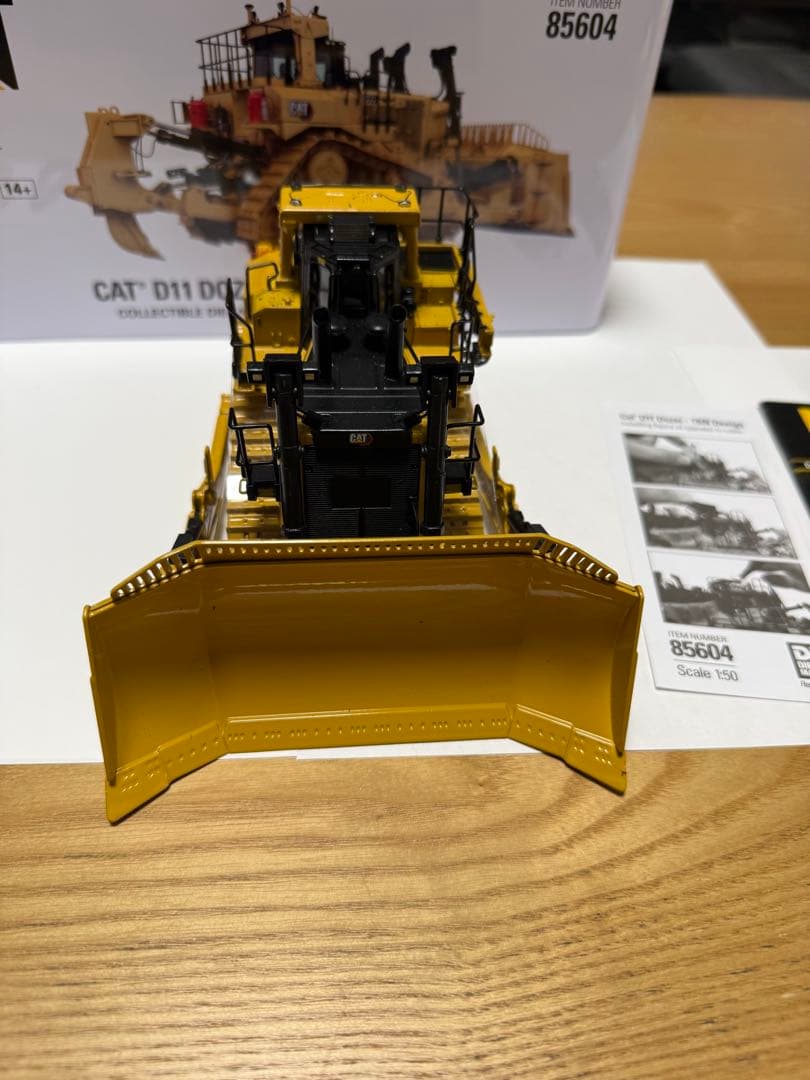 CAT D11 DOZER – TKN DESIGN 1:50スケール　建設機械