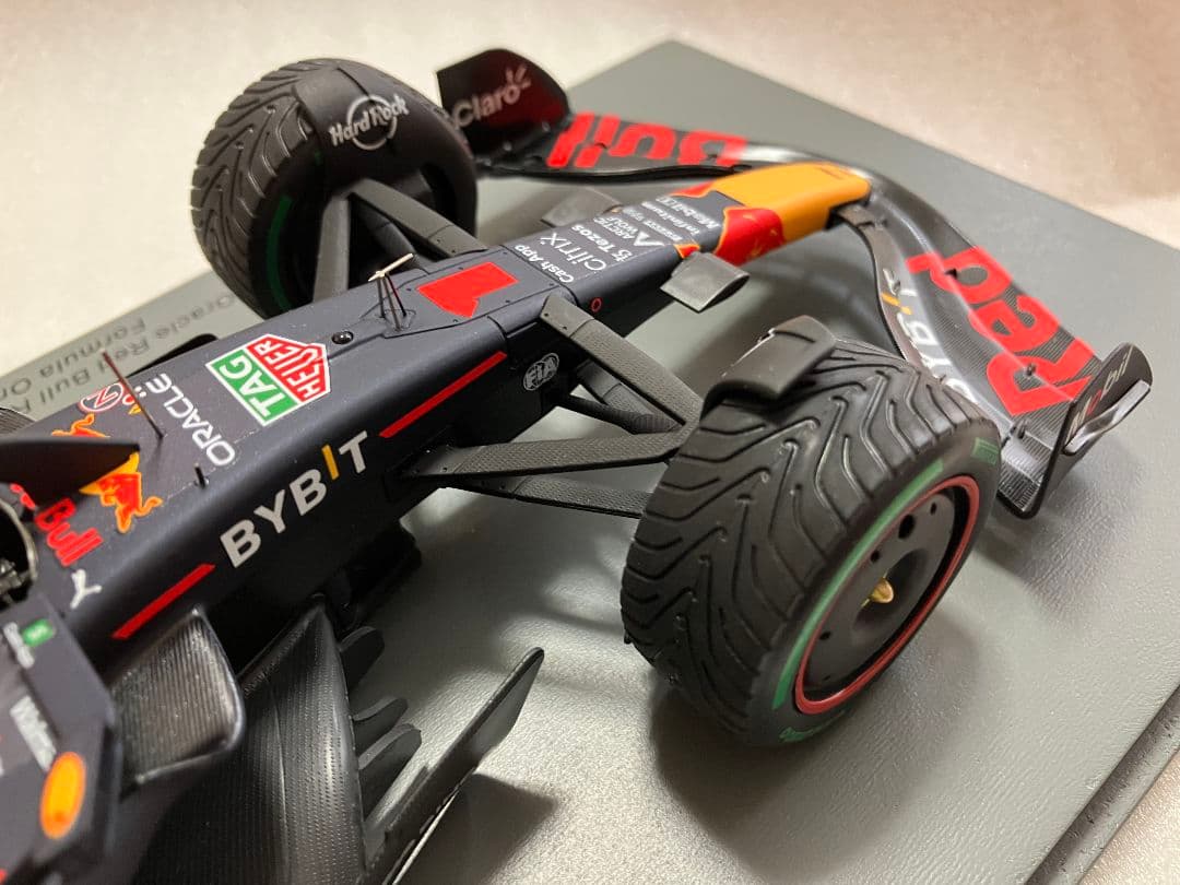 O⑮ 1/18 スパーク製 レッドブルRB18 No.1 2022日本GP 優勝