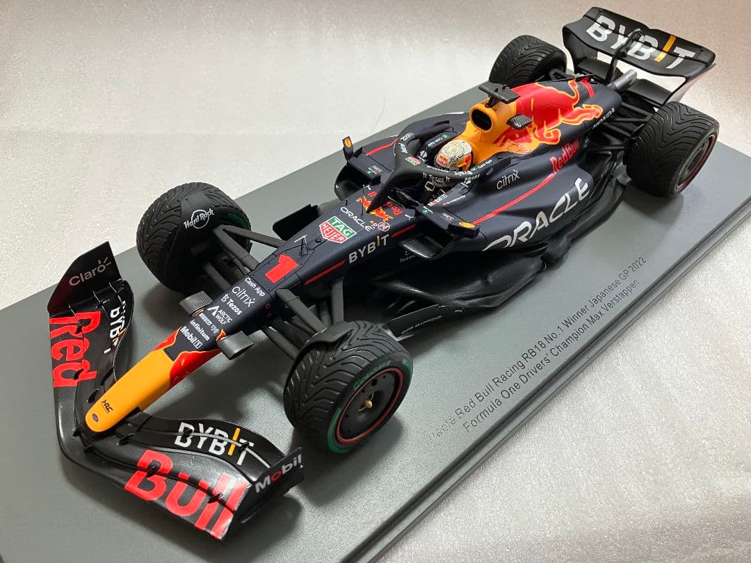 O⑮ 1/18 スパーク製 レッドブルRB18 No.1 2022日本GP 優勝