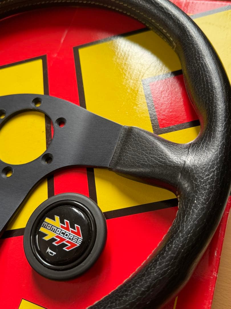 【中古】MOMO ステアリング 35Φ 本体 3スポーク 黒 ホーンボタン 外箱