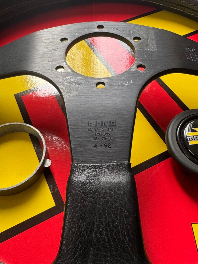 【中古】MOMO ステアリング 35Φ 本体 3スポーク 黒 ホーンボタン 外箱