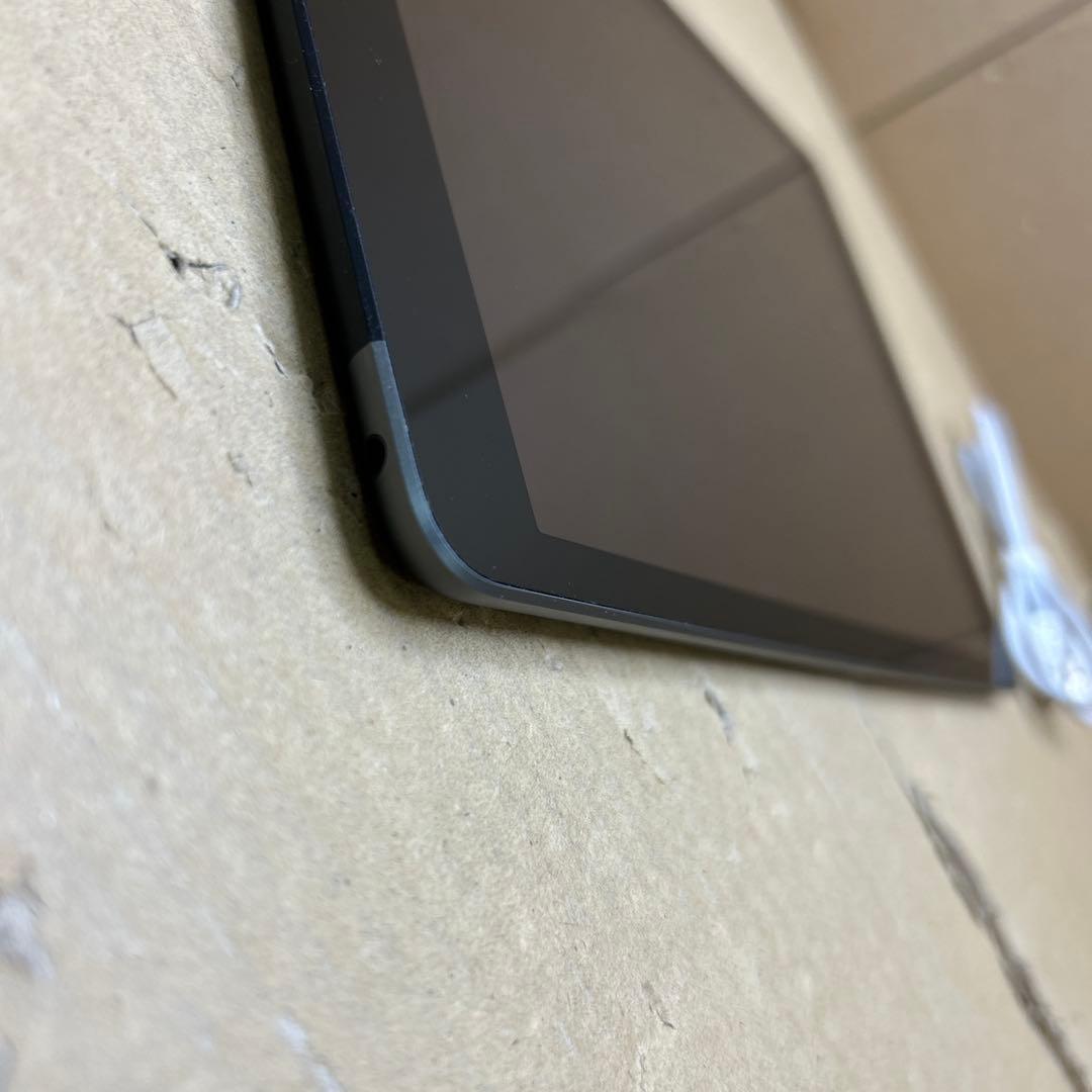 iPad (第８世代) Wi-Fi + セルラー　32GB スペースグレイ