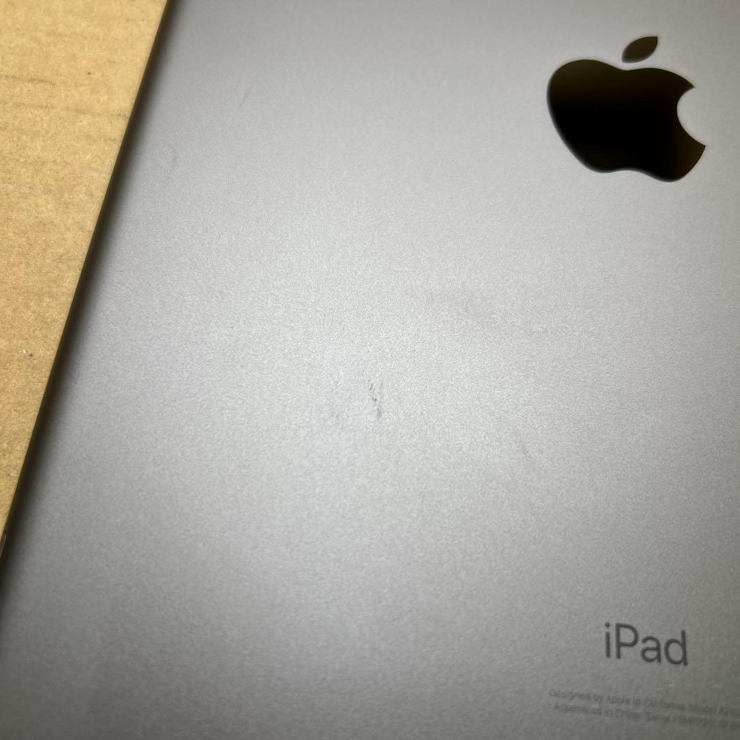 iPad (第８世代) Wi-Fi + セルラー　32GB スペースグレイ