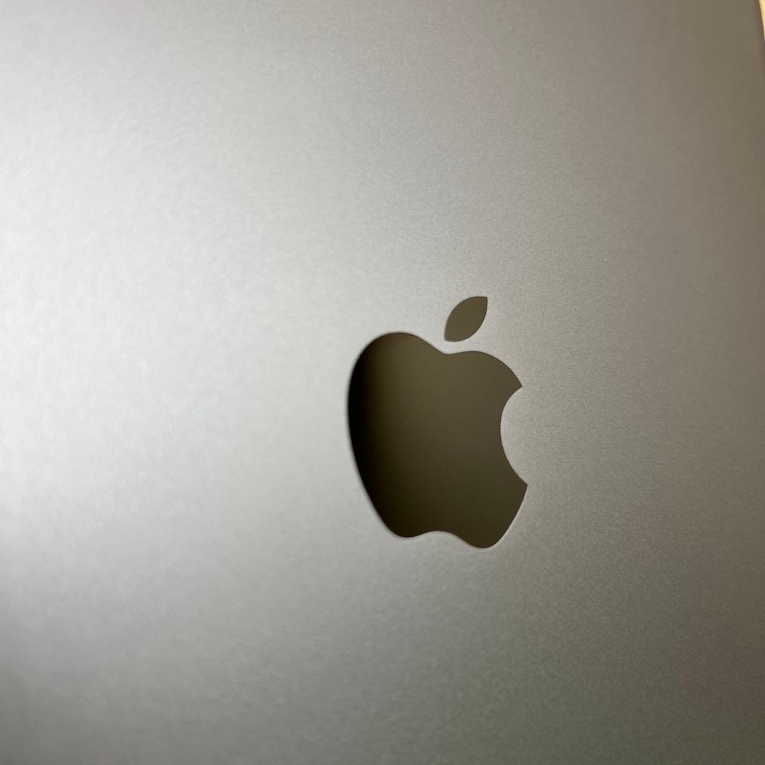 iPad (第８世代) Wi-Fi + セルラー　32GB スペースグレイ