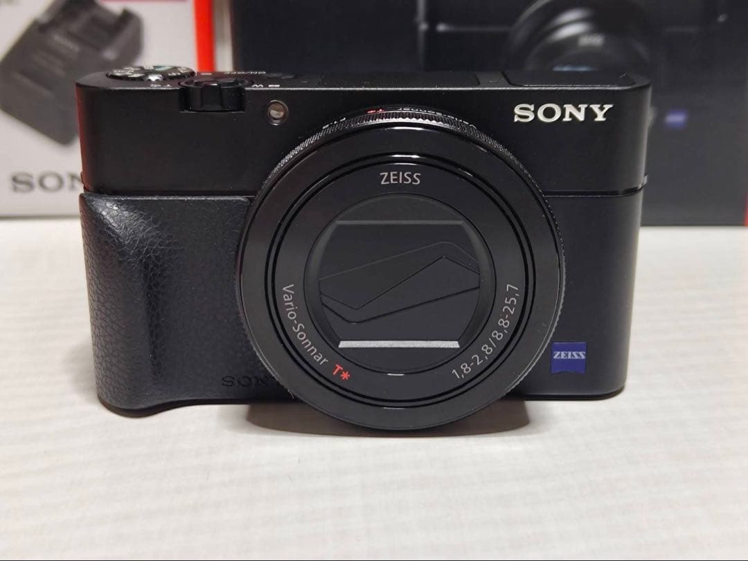 【美品】SONY RX100M5（バッテリー2個、充電器、ケース付）