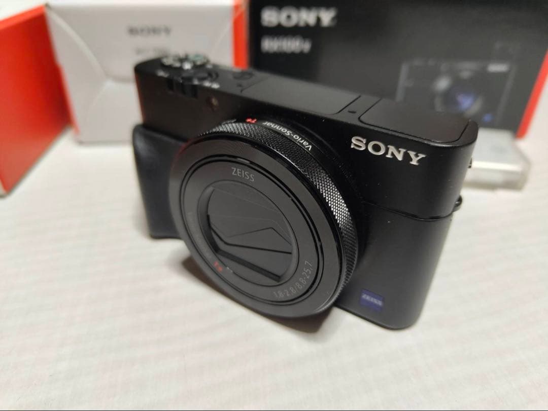 【美品】SONY RX100M5（バッテリー2個、充電器、ケース付）