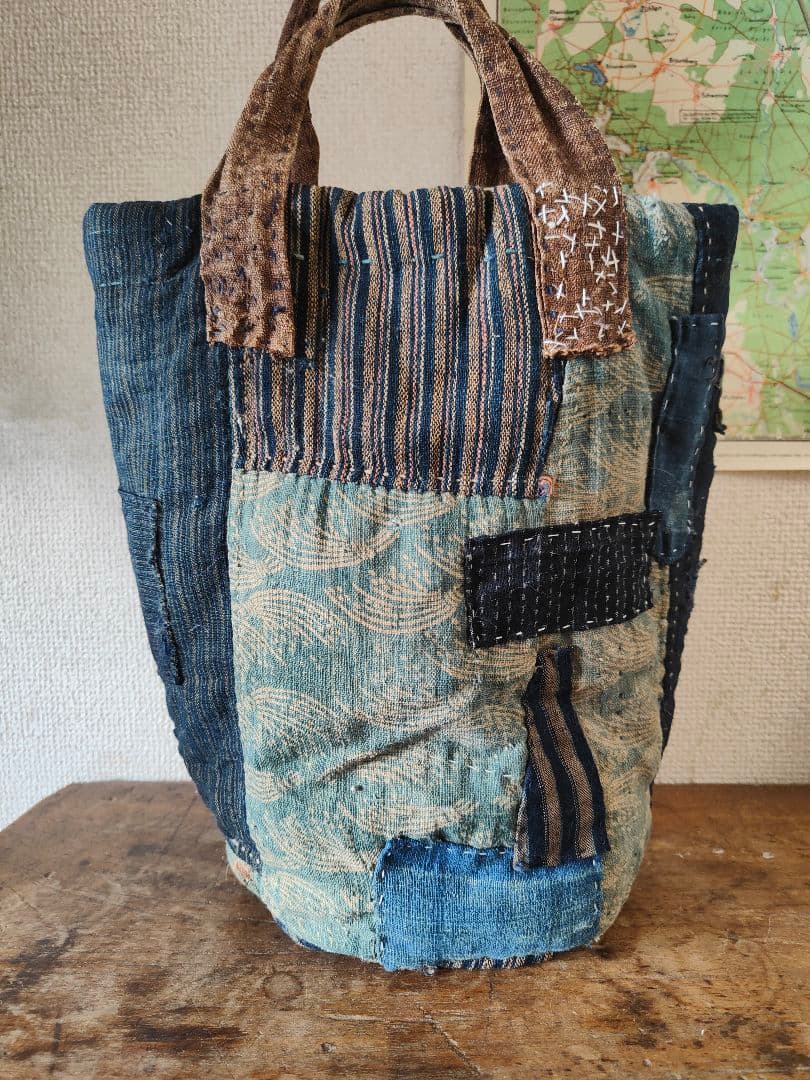 古い物語みたいな世界✝️bororemadebag