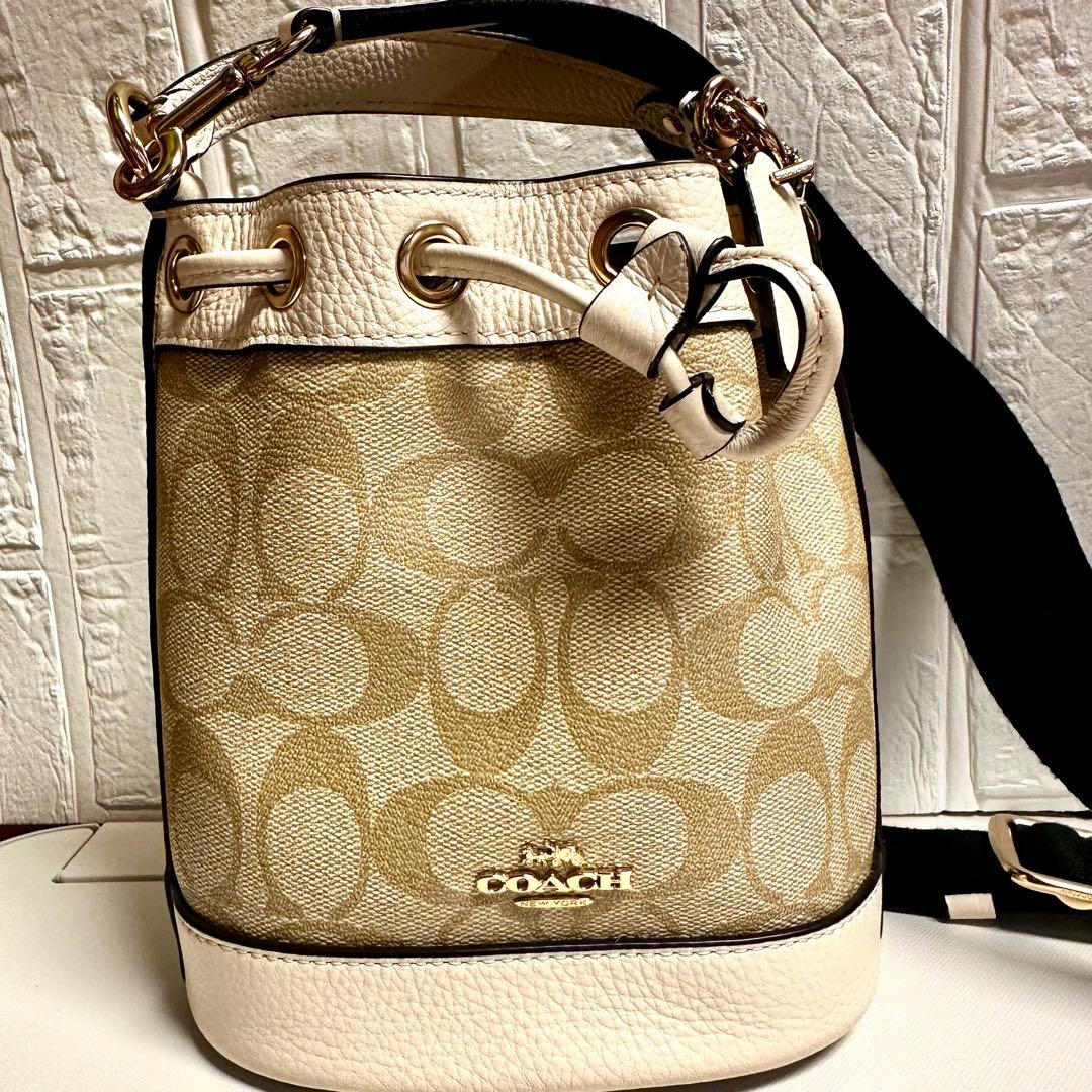 n*o様 【美品】コーチシグネチャー コーテッド キャンバス、リファインド ペブ