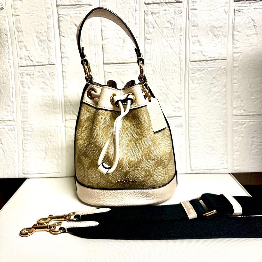 n*o様 【美品】コーチシグネチャー コーテッド キャンバス、リファインド ペブ