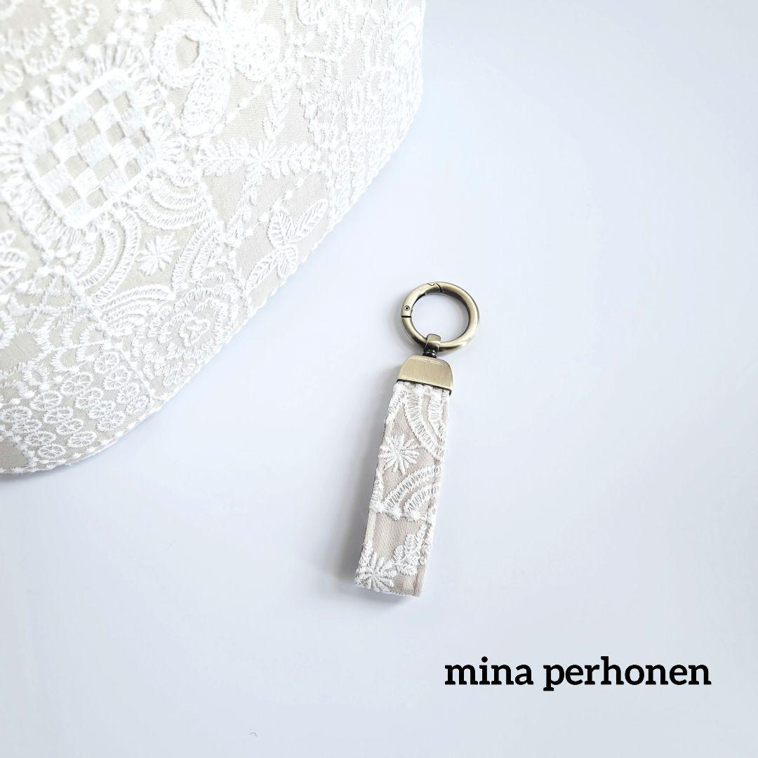 ミナペルホネン　ファスナー楕円トートバックキーリング付き　forest tile