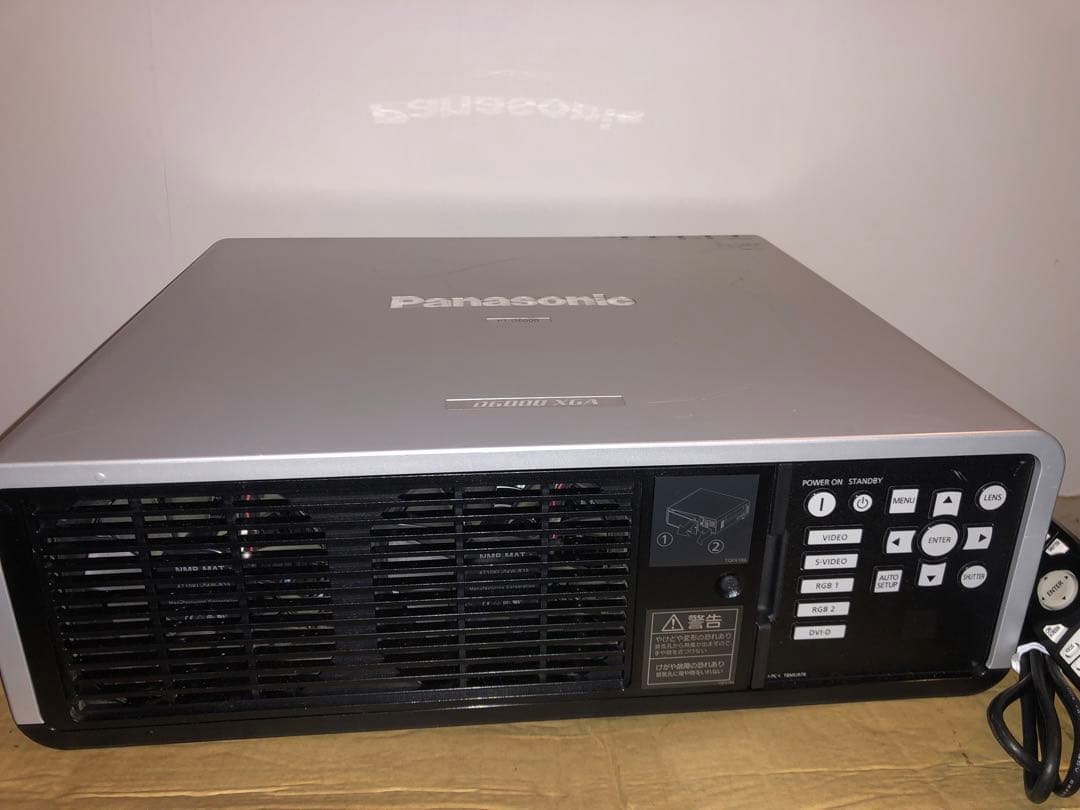 PANASONIC PT-D6000S ★6500ルーメン　ランプ使用各1時間