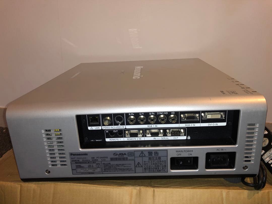 PANASONIC PT-D6000S ★6500ルーメン　ランプ使用各1時間