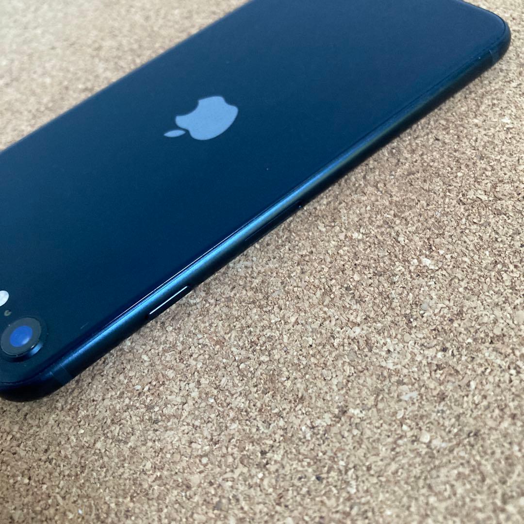 4057 美品☆電池新品☆iPhoneSE3 128GB SIMフリー☆