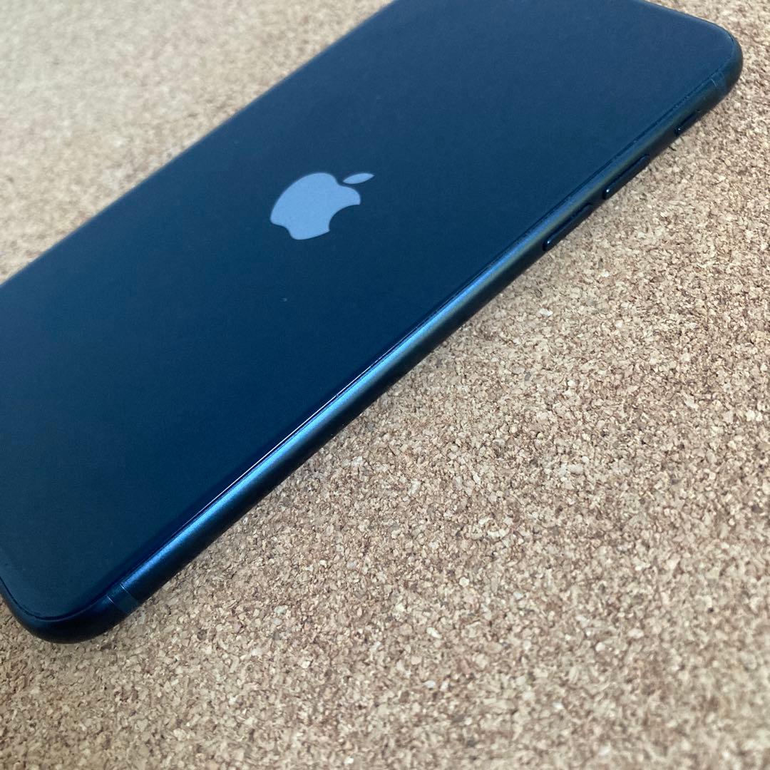 4057 美品☆電池新品☆iPhoneSE3 128GB SIMフリー☆