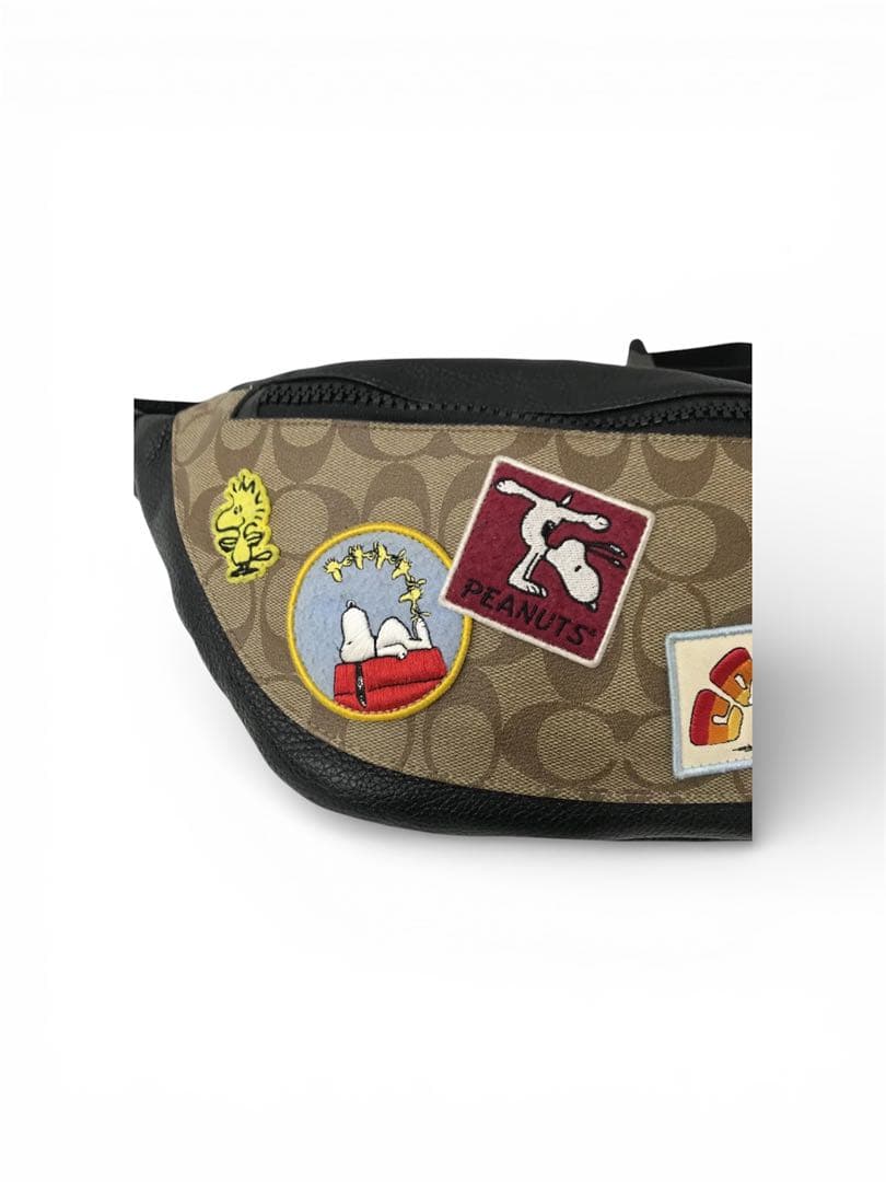 コラボ　コーチ COACH ピーナッツ スヌーピー　ワッペン付きウエストバッグ