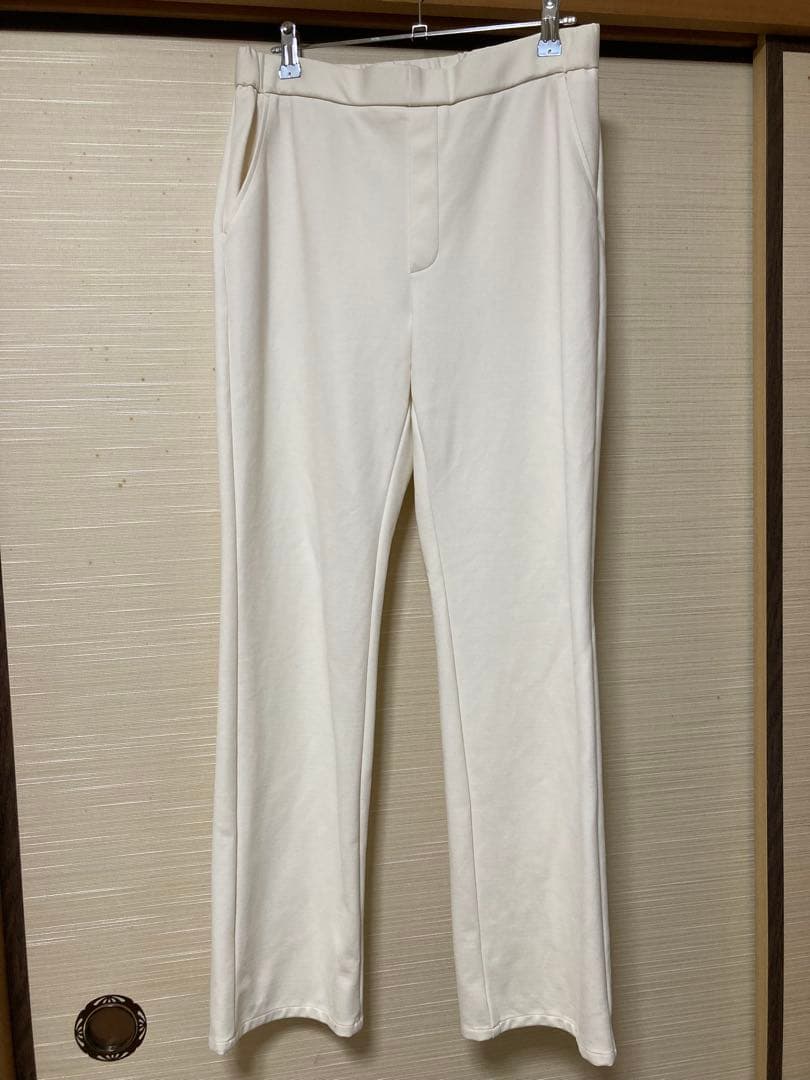 ビースリー　ケトレル　ストレートパンツ　アイボリー