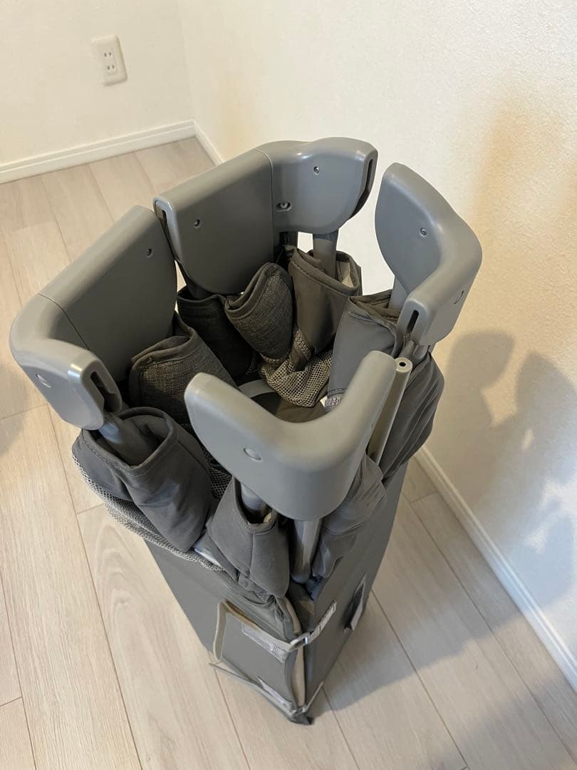 Joie 折りたたみベビーベッド グレー　/ Joie Folding Crib