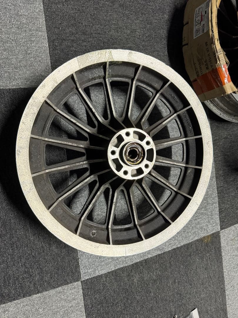 1982年式FLH ショベルヘッド　純正16インチキャストホイール前後セット