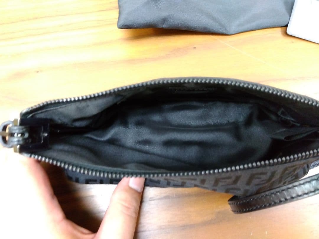 FENDI ブラック ナイロン ミニバッグバッグ 保存袋付き ほぼ未使用